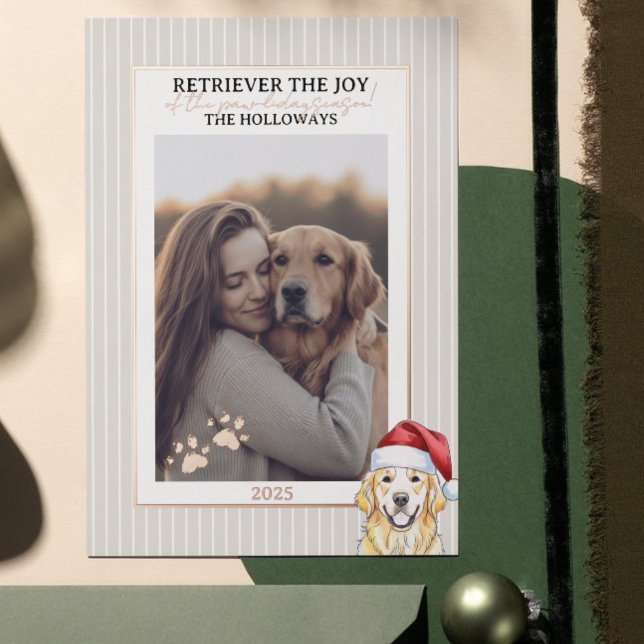 Tarjeta Festiva Con Relieve Metalizado Tarjeta de Relieve metalizado Golden Retriever de  (Send Paw-liday Greetings with this Holiday Pun Watercolor Golden Retriever Foil Card! )