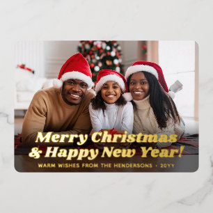 Tarjeta Festiva Con Relieve Metalizado Tipografía Retro de Navidad y Año Nuevo 2 Foto