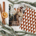 Tarjeta Festiva Con Relieve Metalizado Tipografía retro foto completa moderna<br><div class="desc">Tipografía retro navidades de fotografía modernos. Los colores de texto y fondo se pueden personalizar. Parte de una colección</div>