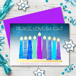 Tarjeta Festiva Con Relieve Metalizado Turquoise Hanukkah Velas Paz Amar Real Gold<br><div class="desc">"Paz, amor y luz". Un ilustracion juguetón, moderno y artístico de velas de patrón boho en una menorah te ayuda a iniciar las vacaciones de Hanukkah. Las velas azules con motivos de Relieve metalizado dorado real y coloridos, las llamas del Relieve metalizado de oro real y la menorah, superponen un...</div>