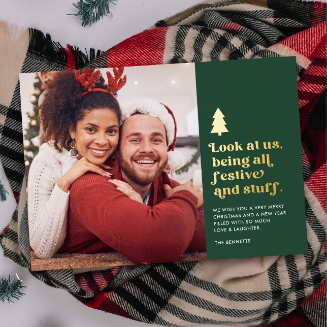 Tarjeta Festiva Con Relieve Metalizado Una mirada divertida a nosotros siendo Navidades f (Subido por el creador)