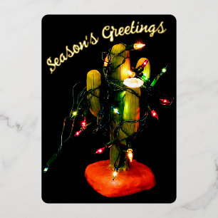 Tarjeta Festiva Con Relieve Metalizado Vela de Cactus envuelta en luces de Navidades