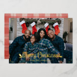 Tarjeta Festiva Con Relieve Metalizado Vintage Merry Christmas Red Plaid Personalizado Fo<br><div class="desc">Vintage Merry Christmas Red Plaid Personalizado Tarjeta de festividad de Relieve metalizado de fotos. Un diseño hermoso y personalizable que se inspira en la vintage del texto clásico vintage en el Relieve metalizado real y en el dorso de un patrón de trenzas rojas. Este diseño le da un ambiente nostálgico...</div>