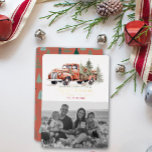 Tarjeta Festiva Con Relieve Metalizado Vintage Red Farm Truck Christmas Tree Photo White<br><div class="desc">Esta linda y festiva tarjeta de Relieve metalizado de fotos de los Navidades de "Feliz Navidad" presenta un camión de granja con árboles de Navidad y decoraciones navideñas en acuarela. El reverso presenta un fondo rojo con patrones de árbol. Personalízalo para tus necesidades. Puedes encontrar productos coincidentes en mi tienda....</div>