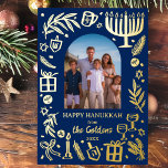 Tarjeta Festiva Con Relieve Metalizado Whimsical HANUKKAH Personalizado Cute Foto ORO<br><div class="desc">Perfecta tarjeta para un divertido saludo de vacaciones! ¡La mano hizo arte para ti! ¡TODO PERSONALIZABLE! Haz clic en "Personalizar" para editar el texto y añadir tu propia foto. Haga clic en "editar usando la herramienta de diseño" para ajustar las fuentes, colores y colocaciones. El diseño es Relieve metalizado dorado...</div>