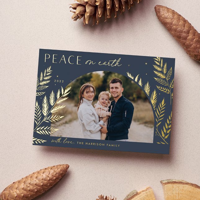 Tarjeta Festiva Con Relieve Metalizado Winter Laurel | Foto de Peace on Earth (Subido por el creador)