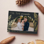 Tarjeta Festiva Con Relieve Metalizado Winter Laurel | Tis the Season Photo<br><div class="desc">A chic and elegant holiday card design featuring a single horizontal or landscape-oriented photo in a unique arched layout, embellished with finely detailed botanical foliage in luxe gold foil. "Tis the Season" appears at the top left, with your family name along the bottom. A refined nature-inspired choice for your Christmas...</div>