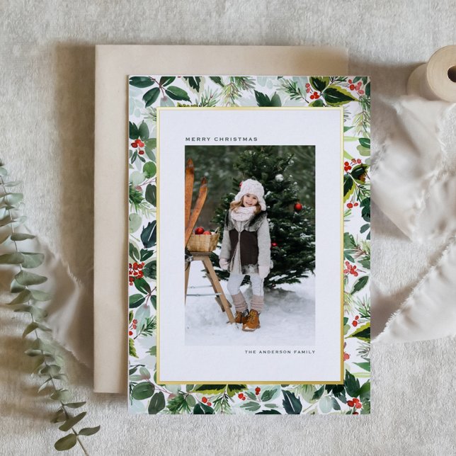 Tarjeta Festiva Con Relieve Metalizado Winterberry rojo con Navidades de hojas variadas (Gold foil photo Christmas card featuring watercolor holly greenery.)