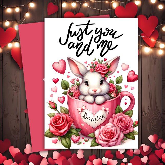 Tarjeta Festiva Conejito lindo en una taza, solo que tú y yo San V (Cute Bunny In A Mug Just You And Me Valentine's Holiday Card)