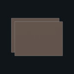 Tarjeta Festiva Confiadamente contra una elegante pared marrón<br><div class="desc">Intensifique su juego con un equipo elegante de hombres de negocios. Este hombre con traje y corbata exuda confianza y estilo contra una elegante pared marrón,  ideal para un ambiente formal".</div>
