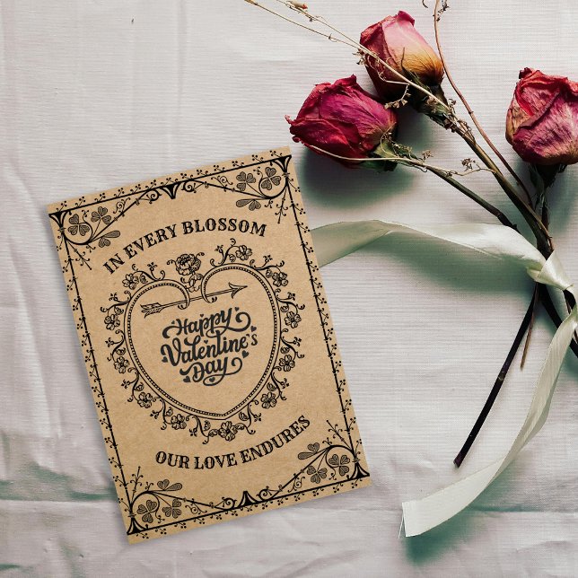 Tarjeta Festiva Corazón de Flecha Antiguo Kraft Caprichoso para Sa (Rustic charm meets romantic artistry—an arrowed heart that preserves love’s enduring story.)