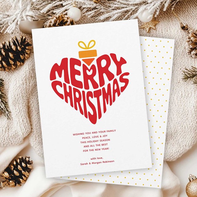 Tarjeta Festiva Corazón moderno retro amor navideño feliz (White holiday greeting with a red heart-shaped Merry Christmas design, yellow present icon)