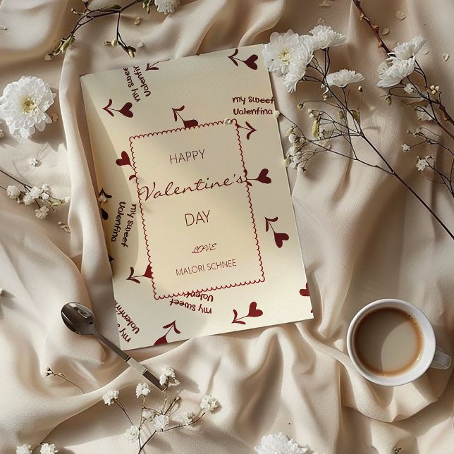 Tarjeta Festiva Corazones con letra Borgoña en Crema– Patrón del D (Subido por el creador)