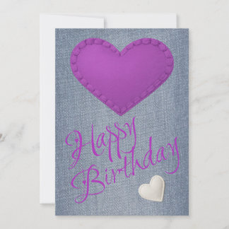 Tarjeta Festiva Corazones moradas y blancas con título en cumpleañ