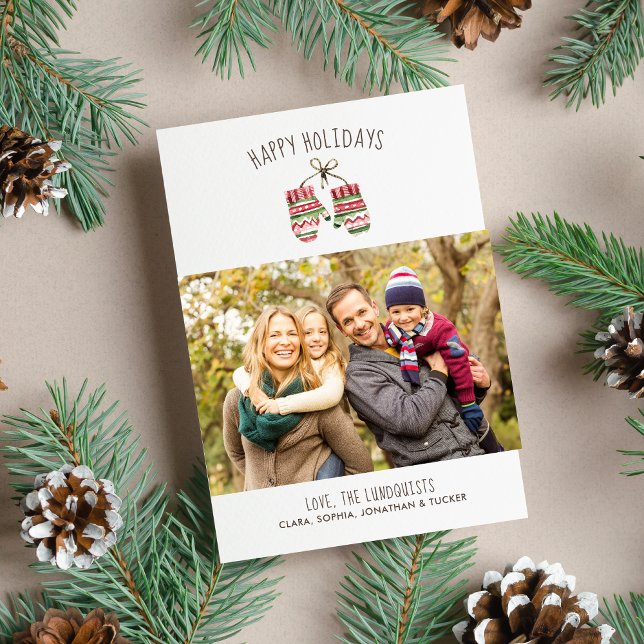Tarjeta Festiva Cosy Winter Mittens Happy Holidays Family Photo (Subido por el creador)