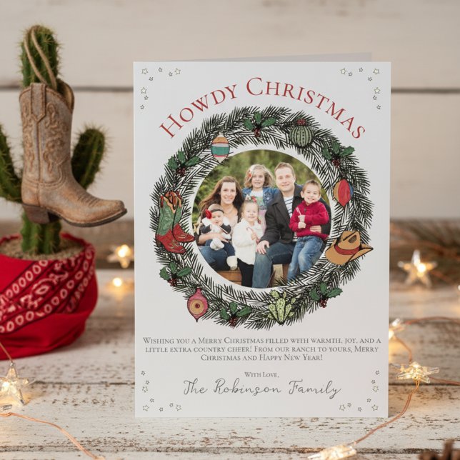 Tarjeta Festiva Country Merry Christmas Family Xmas (Western Christmas Card. Pine Wreath, Vintage Ornaments, Family Photo, Stars. Hand Drawn Illustration)