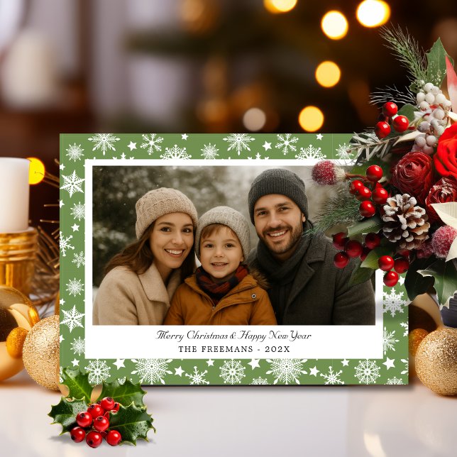 Tarjeta Festiva Cozy Green Snowflakes Holiday Photo (Cozy Green Holiday Photo Card)