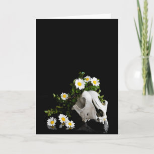 Tarjeta Festiva Cráneo de animal con una corona de flores silvestr