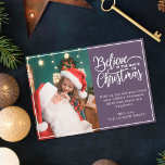 Tarjeta Festiva Creer en Navidades magia 2 fotos familiares violet<br><div class="desc">Tarjeta de saludo de vacaciones moderna con uno de sus retratos favoritos de la familia de Navidades a la izquierda, complementada con las palabras "Cree en la magia de los Navidades" a la derecha sobre un fondo violeta moderno, personalizable con su propio mensaje de bienvenida. Puede cargar una imagen más...</div>