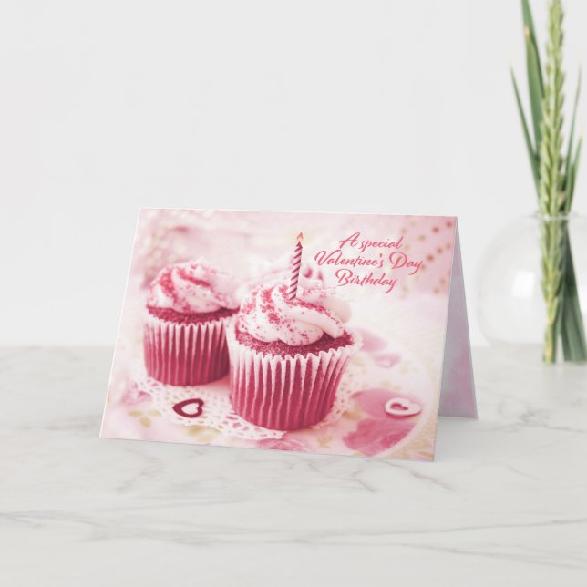 Tarjeta Festiva Cumpleaños de los pasteles rosados El día de San V (Anverso)