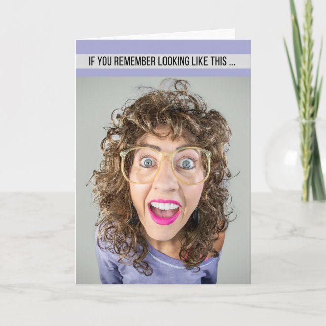 Tarjeta Festiva Cumpleaños feliz para las mujeres vestidas de moda (Anverso)