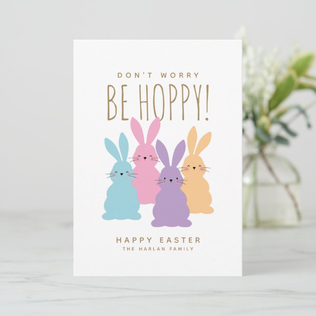 Tarjeta Festiva Cute Bunnies Easter Personalizado (Anverso de pie)