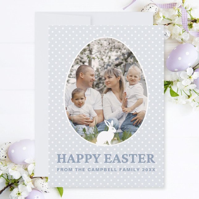 Tarjeta Festiva Cute Bunny Dusty Blue Egy Shape Photo Easter Card (Dusty blue family photo Easter card with egg-shaped photo frame, cute bunnies and white polka dots.)