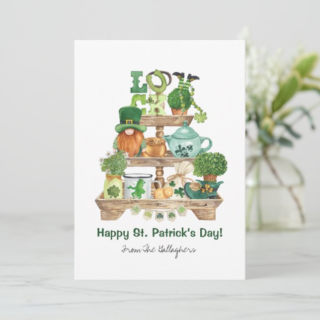 Tarjeta Festiva Cute irlandés Knickknack Stand St Patrick's Day (Anverso de pie)
