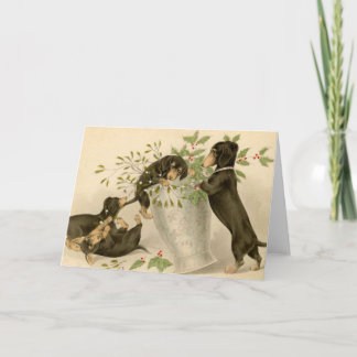 Tarjeta Festiva Daschunds juguetones con la baya y el florero del