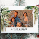 Tarjeta Festiva Deseos Cálidos | Foto de Navidades de playa tropic<br><div class="desc">Envíe sus saludos navideños con estilo con esta sencilla y dulce tarjeta de foto navideña. No importa en qué época del año, ¡podemos fingir que estamos en una isla tropical exuberante de vegetación tropical! Espacio para una de tus fotos favoritas y un mensaje personalizado en la parte de atrás. Añada...</div>