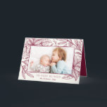 Tarjeta Festiva Día de fiesta horizontal floral de la foto del<br><div class="desc">Esta tarjeta de felicitación elegante de la foto del día de fiesta ofrece poinsettias,  bayas,  y puntillas delicados en ciruelo sobre un fondo coloreado marfil.  ¡Fácil modificar para requisitos particulares con su propia foto y texto!</div>
