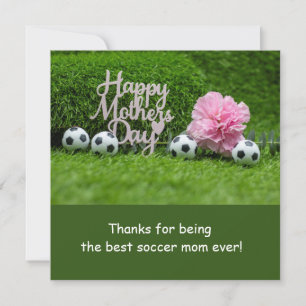 Tarjeta Festiva Día de la madre del fútbol con flor de clavel rosa