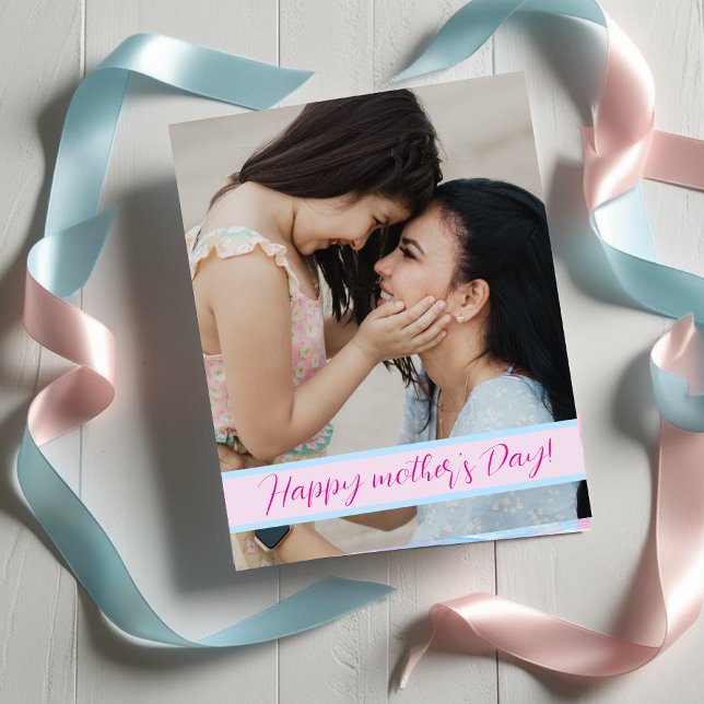 Tarjeta Festiva Día de la Madre Pastel moderno con broche de foto  (Modern Pastel Mother’s Day with Photo Pastel Brush Holiday Card)