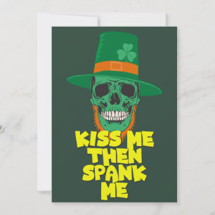 Tarjeta Festiva Día divertido de San Patricio 2023- Bésame y luego