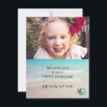 Tarjeta Festiva Diseño de Starfish Beach Christmas Photo Card<br><div class="desc">Tarjeta de Navidades fotográficos con temática playera. Agua tropical azul océano y arena de playa en el fondo con una plantilla de fotos en la parte superior. Usa el saludo que dice "¡Te deseamos una Feliz Navidad!" o cámbialo por otra cosa. Añade una firma con una pequeña estrella de mar...</div>