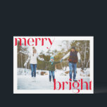 Tarjeta Festiva Diversión de la tipografía roja festiva de Merry B<br><div class="desc">Difundir alegría de vacaciones con esta divertida y festiva tarjeta de Navidades que presenta una audaz tipografía roja para las palabras Merry y Bright. Con dos fotos, una a cada lado de la tarjeta y letras modernas, esta tarjeta capta una estética alegre y de moda. Perfecto para compartir sus momentos...</div>