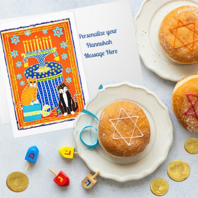 Tarjeta Festiva Dos gatos celebran vacaciones personalizadas en Ha (Personalize your special Hanukkah message in side this cute cat card!)