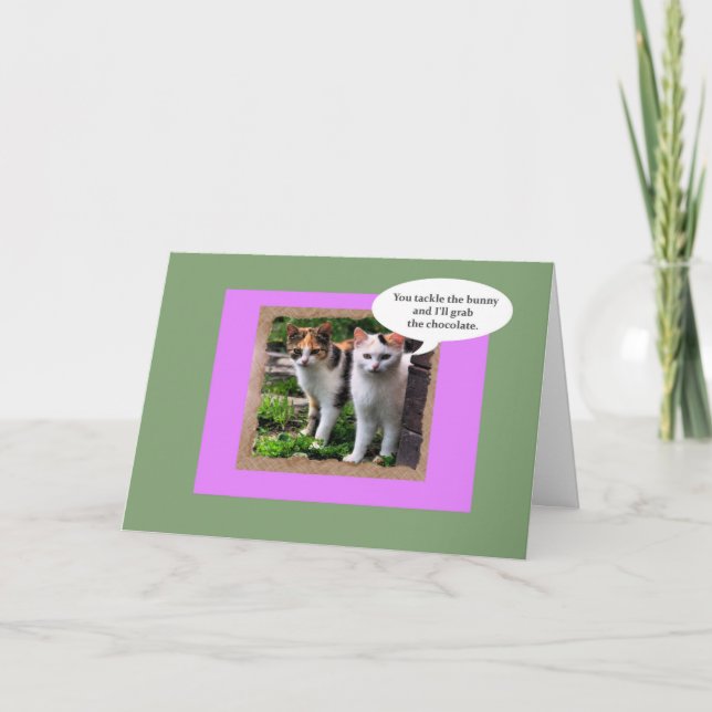Tarjeta Festiva Dos gatos malos abordan el conejito de pascua (Anverso)