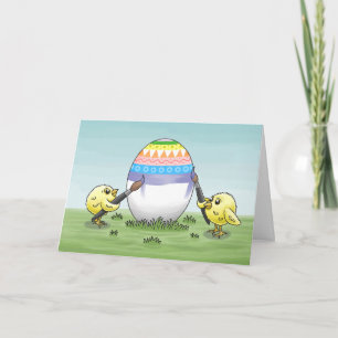 Tarjeta Festiva Dos pollos pintando un huevo de Pascua