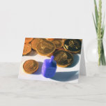 Tarjeta Festiva Dreidel de giro con Gelt (monedas del chocolate)<br><div class="desc">Jánuca feliz (Dreidel de giro con el chanukkah de Gelt (monedas del chocolate),  judío,  religión,  día de fiesta,  juego,  niños,  familia,  espiritual</div>