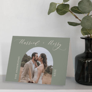 Tarjeta Festiva Dusty Green Merry casado con Navidades de Boda de