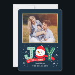 Tarjeta Festiva EDITABLE Color Joyent Snowman Holiday Card<br><div class="desc">Celebre la temporada con esta moderna y elegante tarjeta de vacaciones de Berry Berry Sweet. Los artículos coincidentes y más opciones de diseño están disponibles en nuestra tienda: www.berryberrysweet.com. El color de fondo se puede personalizar en línea para que coincida mejor con tu foto!</div>