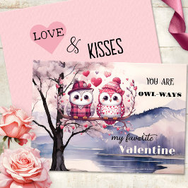 Tarjeta Festiva El día de San Valentín de corazón rosado de búhos