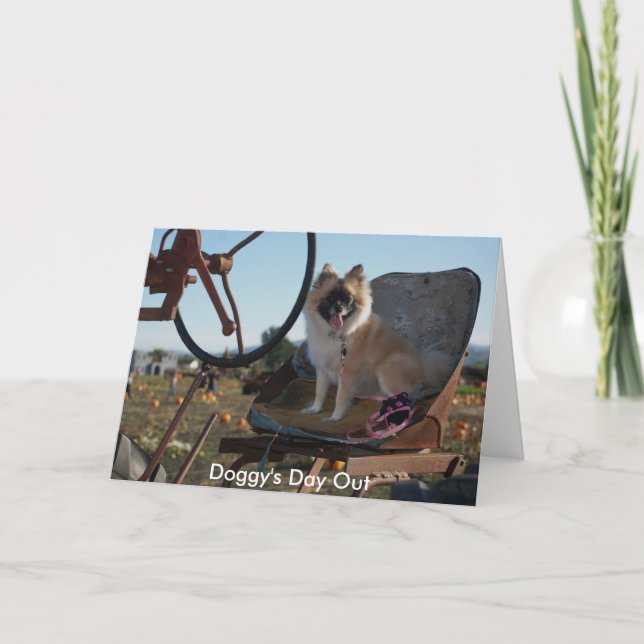 Tarjeta Festiva El día del perrito hacia fuera (Anverso)