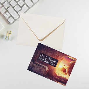 Tarjeta Festiva Él ha resucitado Tres cruces Tumba vacía Imprimibl