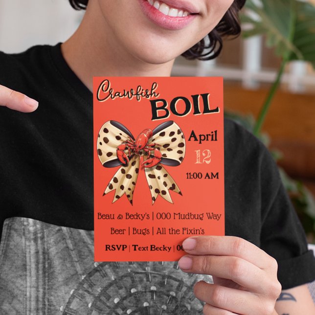 Tarjeta Festiva El langostino hierve con el leopardo y la picadill (Crawfish boil invitation with cute mudbug sitting on a leopard print bow.  Fully customizable. )