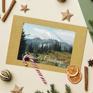 Tarjeta Festiva El paisaje montañoso de la temporada de saludos