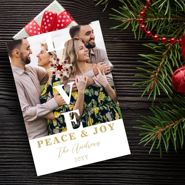 Tarjeta Festiva Elegant Snowflake Red & Faux Gold Minimal 2 Photos (Elegant and Refined Snowflake Red & Faux Gold Minimalist 2 Vertical Photos Christmas Holiday Card.)