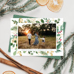 Tarjeta Festiva Elegante acuarela Navidades de fotografía de marco<br><div class="desc">Esta elegante tarjeta fotográfica de vacaciones cuenta con un hermoso marco de acuarela botánica con falsos acentos dorados. El diseño es sencillo pero elegante. En la parte delantera de la tarjeta hay una foto horizontal. En la parte trasera se encuentra un patrón de puntos polka coordinados en verde y blanco....</div>