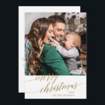 Tarjeta Festiva Elegante Año De Caligrafía De Oro En Foto De Reseñ<br><div class="desc">Este elegante año de caligrafía dorada en revisión tarjeta de vacaciones de fotografía es el perfecto saludo de Navidades simples. El diseño neutro cuenta con una minimalista tarjeta de vacaciones decorada con una romántica y caprichosa tipografía de imitación de Relieve metalizado dorado. Personalice la tarjeta con su apellido, nombre y...</div>